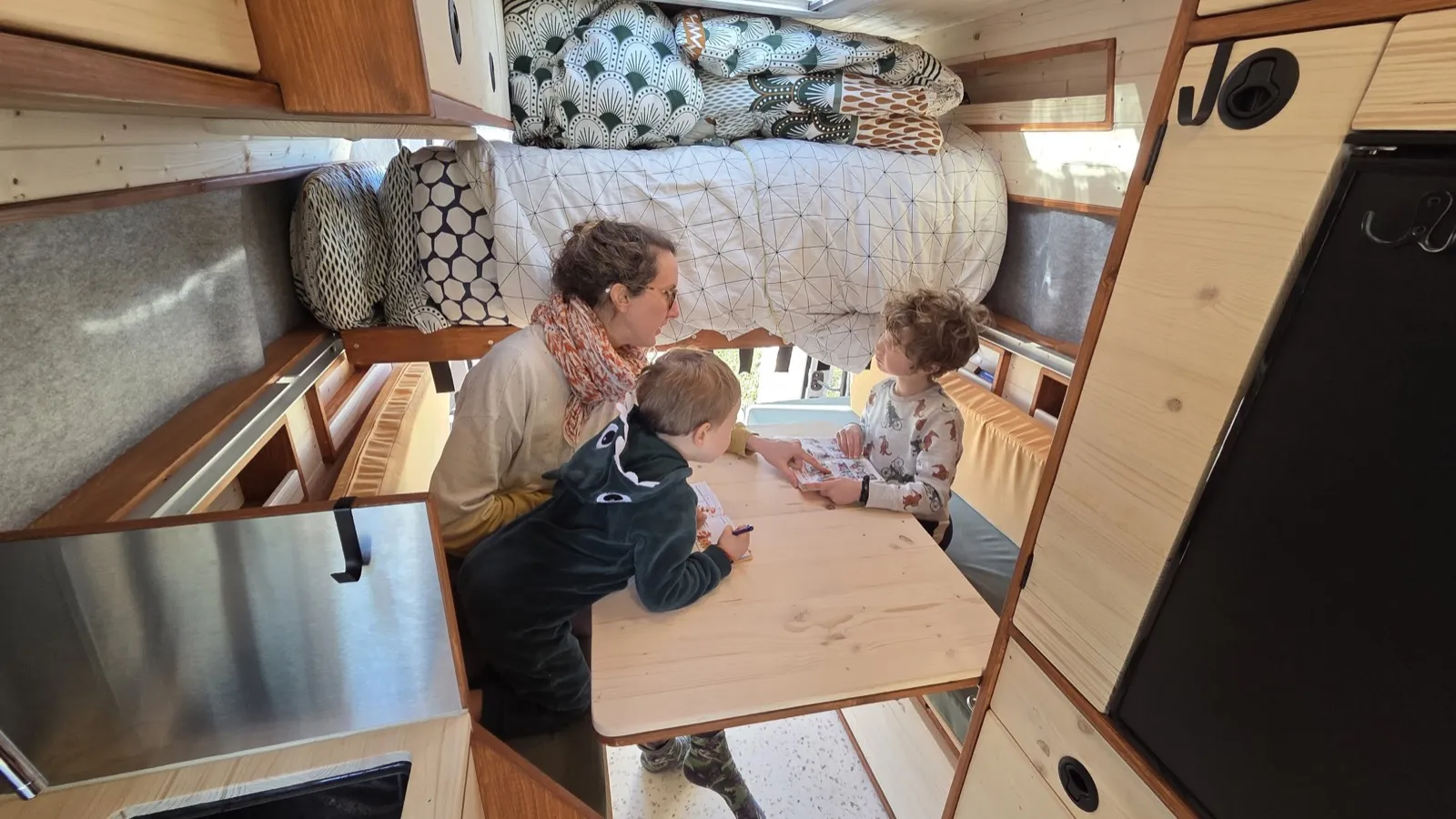 Espace école des enfants dans le van