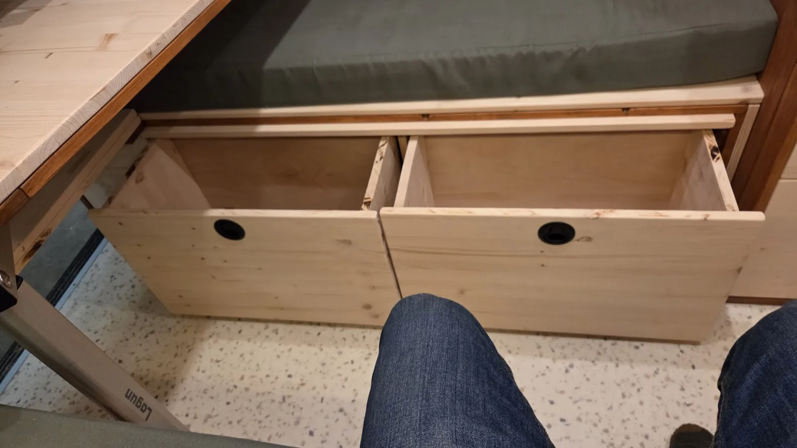 Grands tiroirs du van