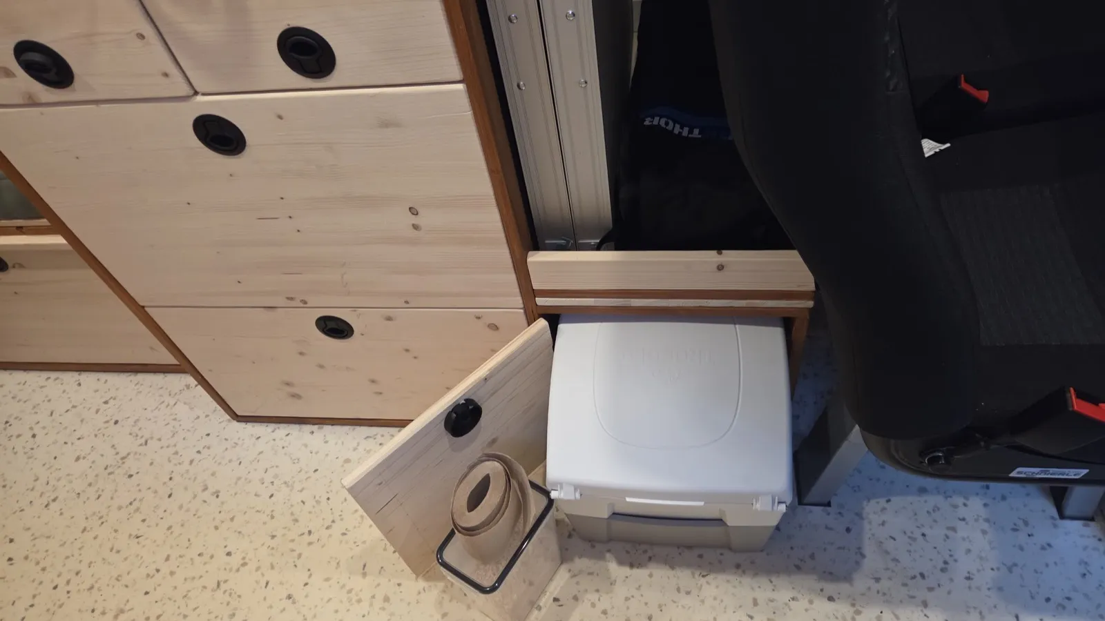 Toilettes sèches TROBOLO WandaGO dans le van